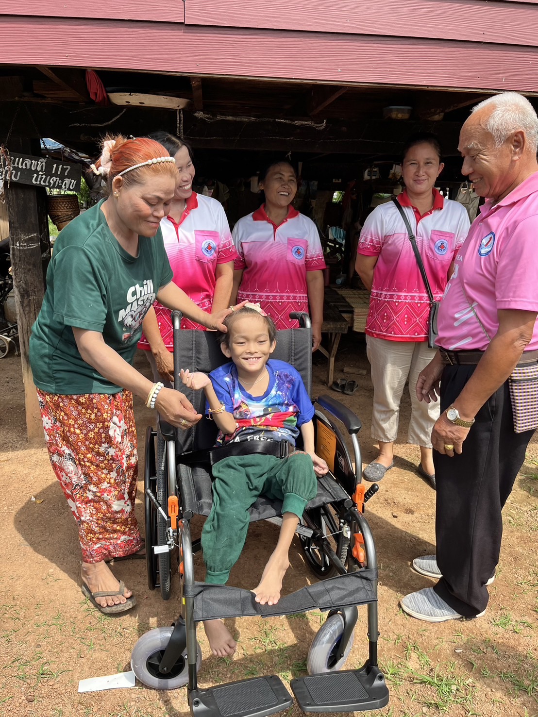 กิจกรรมมอบอุปกรณ์ช่วยคนพิการ ประเภทรถเข็นนั่ง โครงการจัดหากายอุปกรณ์สำหรับช่วยเหลือคนพิการ